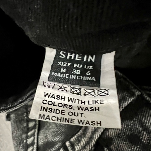 Cute denim skirt Size 6. Worn once! - Picture 4 of 4